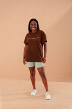 Camiseta Vamos Mulherar o Mundo - Over Marrom