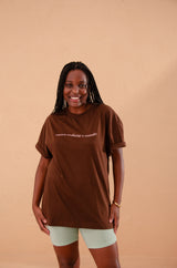 Camiseta Vamos Mulherar o Mundo - Over Marrom