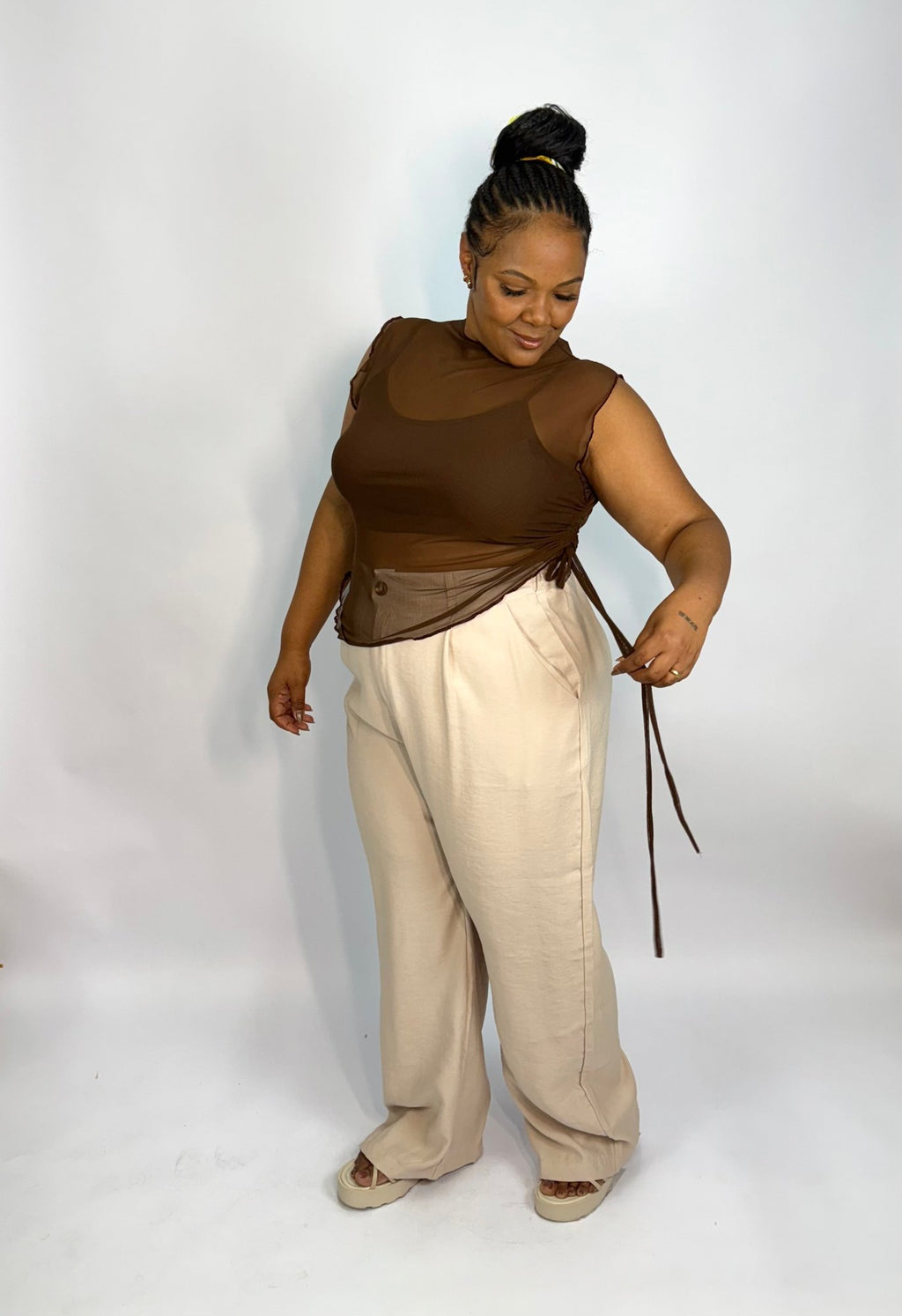 Blusa Tule Assimétrica - Marrom
