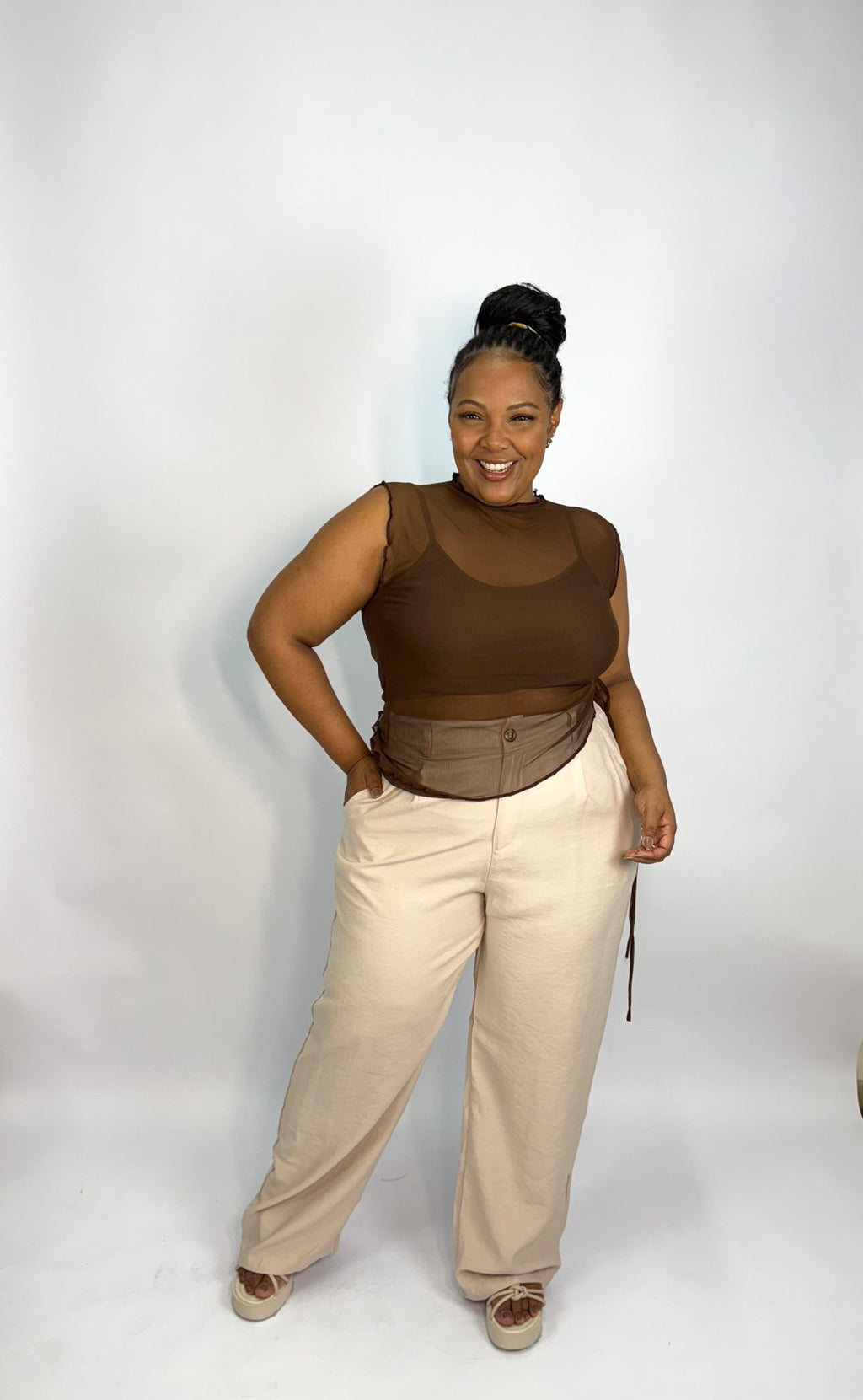 Blusa Tule Assimétrica - Marrom